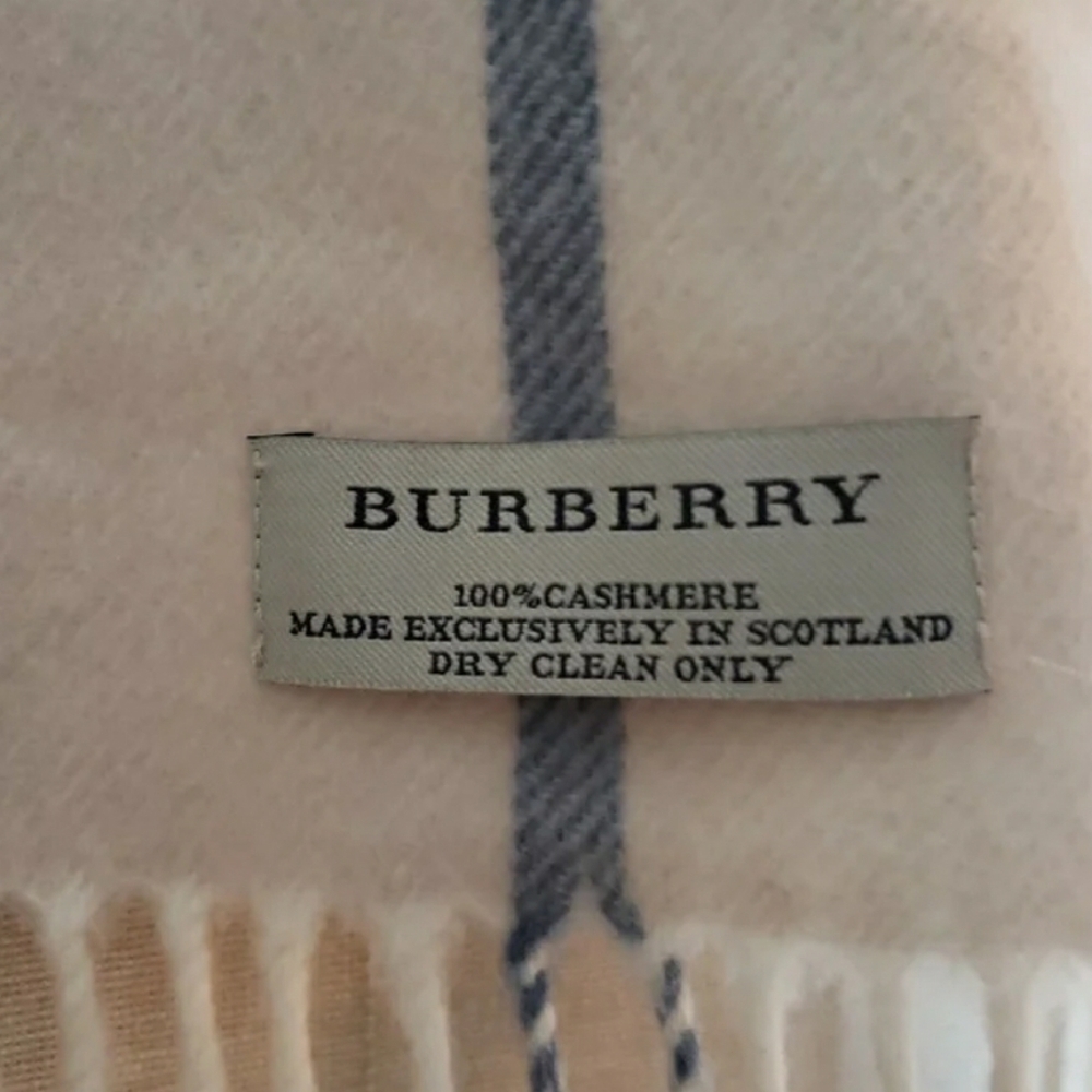 Burberry Summer/Spring  Scarf - Picture 4 of 4